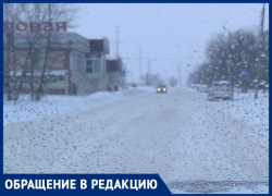 «Уберут, когда сугробы начнут убивать»: волжане уверены, что заснеженная дорога приведет к трагедии