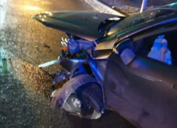 От капота ничего не осталось: лобовое столкновение в Волжском попало на видео