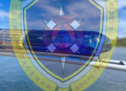 Спасатели вытащили мужчину из Ахтубы после падения с плавсредства