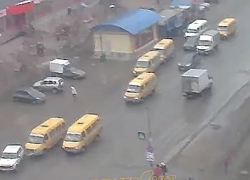 В Волжском водитель на "Ниве" играл в пятнашки с маршрутками