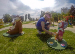 В парке "Волжском" поселились Маша и Медведь