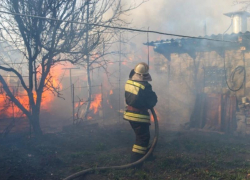 Две бани сгорели под Волжским за прошедшие сутки