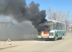 На улицах Волжского пылал автобус
