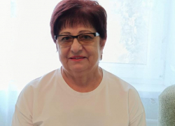 Смирнову Александру Васильевну поздравляет с 75-летием семья!