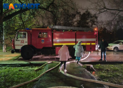 Руководитель УК сообщил, когда сгоревший дом в Волжском вернут к коммуникациям