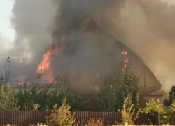 В волжском поселке Рабочий сгорел частный дом