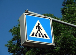 Водитель на KIA сбил 37-летнюю женщину в Волжском: пострадавшая в больнице