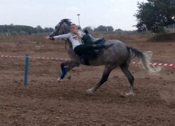 Конно-спортивный праздник начался опасными трюками в Волжском