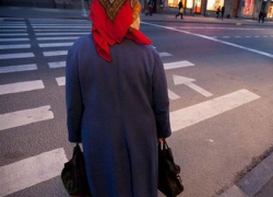 На юге Волгограда 43-летняя женщина угодила под колеса микроавтобуса «Форд Транзит»