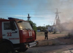 В Волжском на улице Свердлова вспыхнула "Волга"