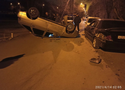 Гуляй, шальная! Пьяный водитель разбил 5 авто во дворе Волжского