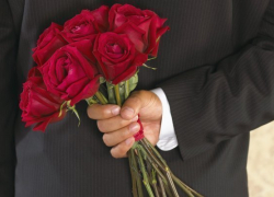 23-летний волгоградец украл для возлюбленной цветы в честь праздника