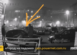 Мужчину зарезали у подъезда в Волжском: видео