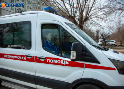 Женщину сбили на светофоре у ресторана в Волжском: видео
