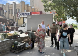 В Волжском разгоняют стихийные рынки у жилых домов