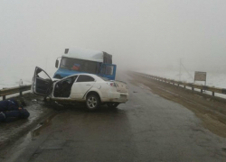 В Волгограде при столкновении легковушки и ЗИЛа погиб 40-летний мужчина