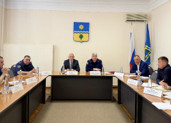 В Волжском провели прием жителей аварийных домов с участием руководства СК и администрации