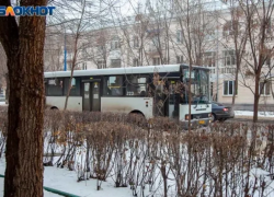 В Волжском 64-летняя женщина получила травмы в автобусе: пассажир в больнице