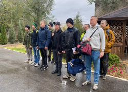 В Волжском отправили на службу первых солдат-срочников