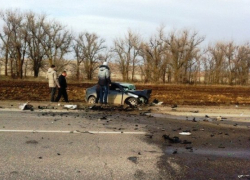 При лобовом столкновении под Волгоградом погибли двое жителей Ростовской области