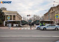 Губернатор Андрей Бочаров и глава города Игорь Воронин приняли участие в передаче нового транспорта в Волжском: видео
