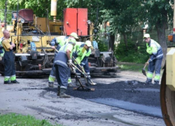 400 тысяч рублей выделили власти Волжского, чтобы проконтролировать ремонт крошечного участка