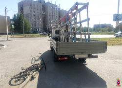 В Волжском ГАЗель сбила 17-летнего велосипедиста 