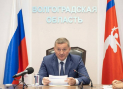 После ночной атаки дронов Волгоград оперативно восстанавливает поврежденные дома