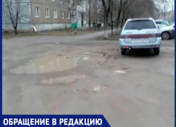 «Автолюбители развезли грязь, заезжая на зеленую зону», - волжанка