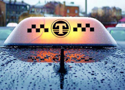 В Волгограде пьяный пассажир разбил машину такси