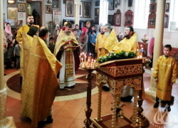 Приход в Волжском отметил 31 годовщину обретения мощей святителя Тихона