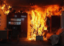 Пожар "разгулялся": квартиру, гараж и частные владения охватило огнем