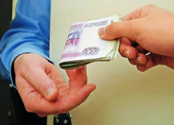 В Волжском высокопоставленные сотрудники наркополиции попались на многомиллионной взятке