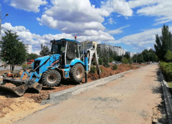 В Волжском начали обустраивать территорию у «Красного креста»