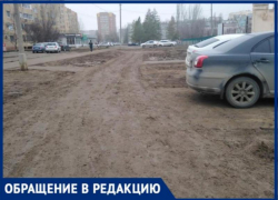 «Месиво из грязи»: волжанка показала, во что машины превратили тротуар