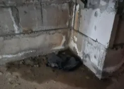 Жители дома в Волжском устали бороться с водой после каждого дождя