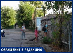 «Разрушенный сарай постоянно привлекает внимание детей», - волжанка