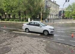 В Волжском школьница попала под колеса «Лады», проигнорировав сигнал светофора