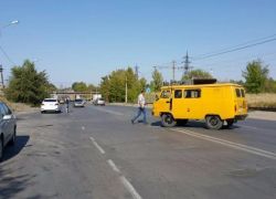 Желтый "УАЗ" снес "бочину" "Хундая" в Волжском 