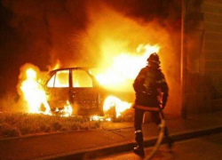 В Волжском горят автомобили