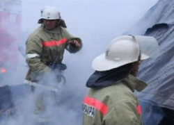 Деревянный дом сгорел в дачном обществе Волжского