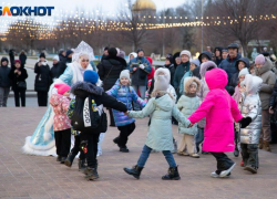 Рождество по-казачьи: народный праздник на площади Ленина в Волжском