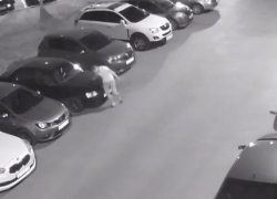 В Волжском неизвестный всю ночь испытывал нервы автомобилистов