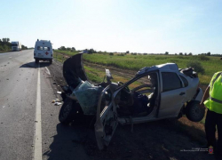В столкновении легковушки и КАМАЗа в Волгоградской области погиб мужчина