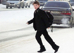 Под Волгоградом водитель сбил двух подростков и скрылся