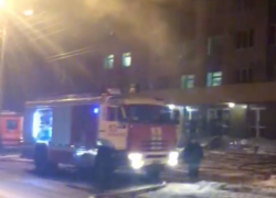 Пламя горящей поликлиники озарило ночной Волжский