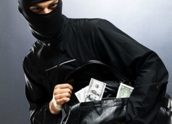 В Волгограде из торгового центра похитили банкомат с крупной суммой