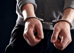 34-летний волжанин с большим пакетом в руках оказался наркоманом