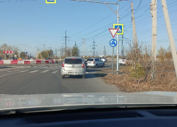 Новый пешеходный переход на кольцевой развязке установили в Волжском