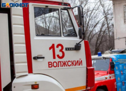 Дачные участки продолжают полыхать в Волжском: второй день подряд загораются частники